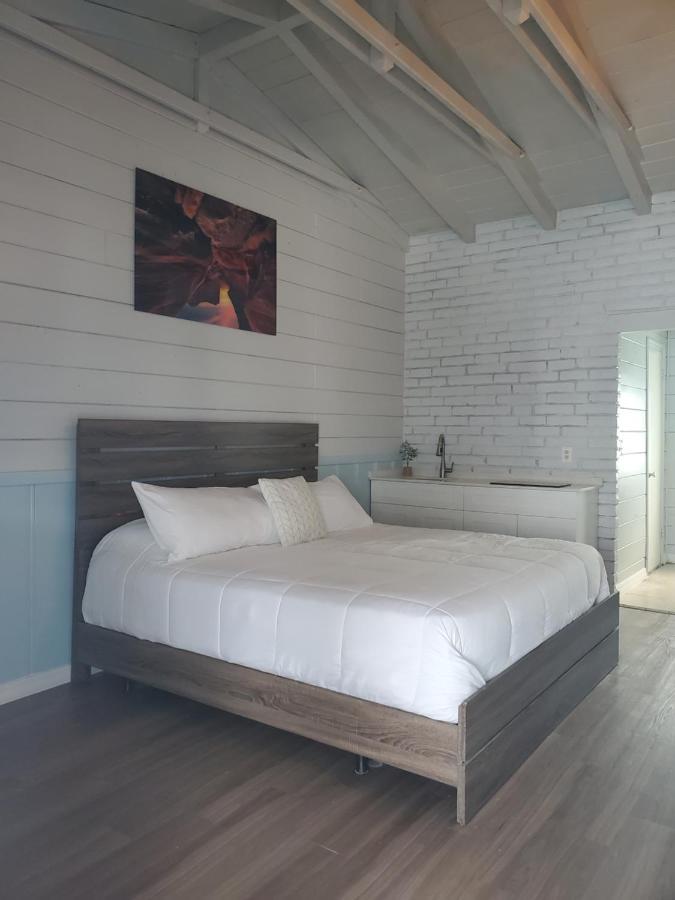Hollywood Gardens Inn & Suites מראה חיצוני תמונה