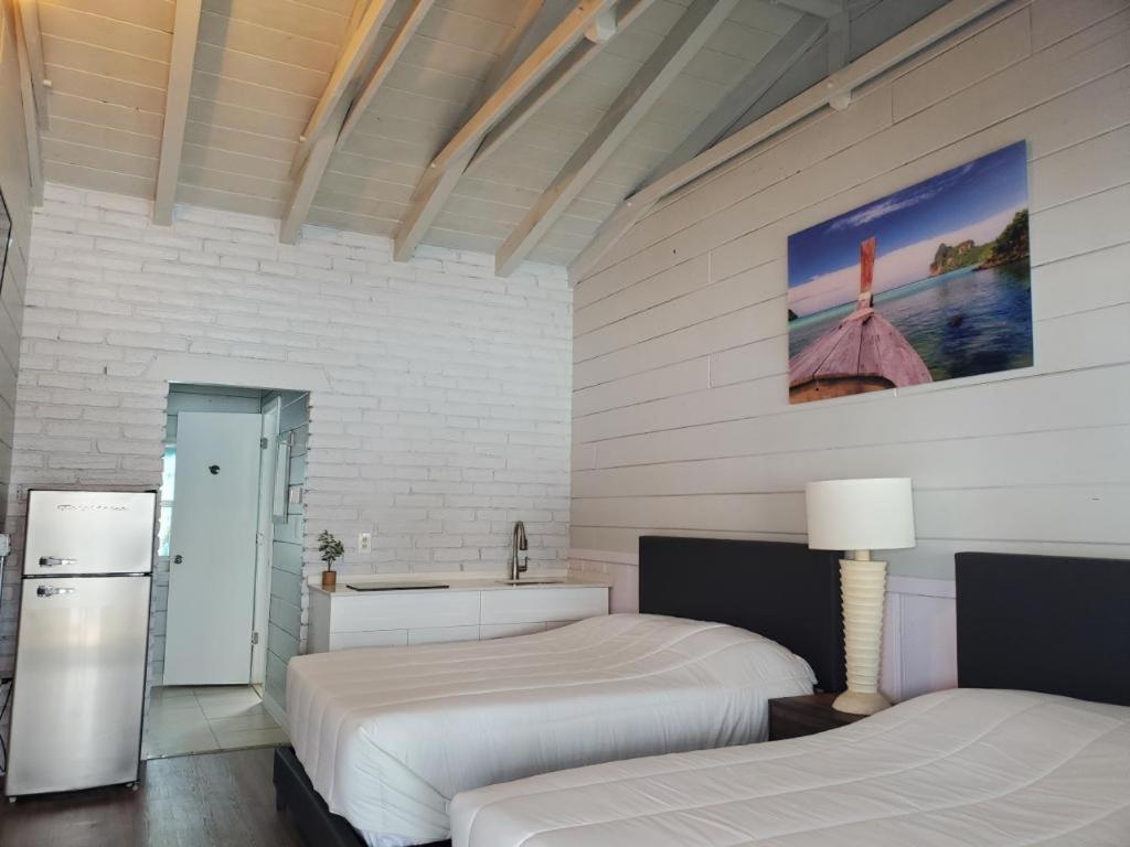 Hollywood Gardens Inn & Suites מראה חיצוני תמונה